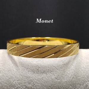 Monet 60s Textured Striped Gold Plate Bangle Bracelet Vintage Jewelry Book Piece